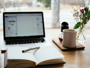 Helping Youth Learn: How Tutors Use Smart Tools from Job Hunt to Lesson Time