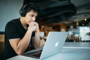 Helping Youth Learn: How Tutors Use Smart Tools from Job Hunt to Lesson Time