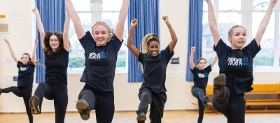 Photo of Performing Arts classes for children between ages 6 and 18 – Theatretrain Southampton