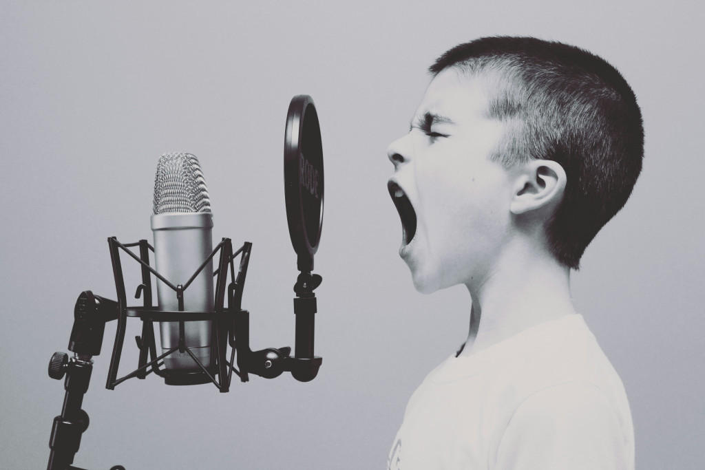 Learning to Sing: In a Club, On Your Own or With a Private Tutor?