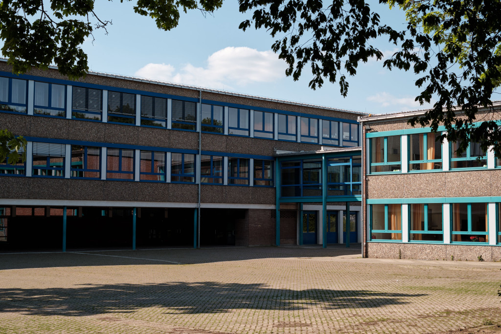 Switching to Online Secondary School Mid-Year — A Parent’s Guide