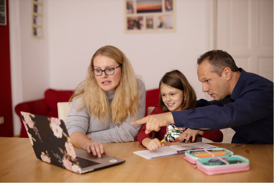 Showcasing Kids’ Clubs: How Parents Can Use Slideshows to Celebrate Children’s Progress
