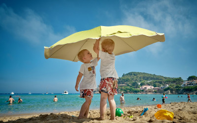 10 Beach Games and Seaside Activities for Kids: Fun Family Ideas for Summer